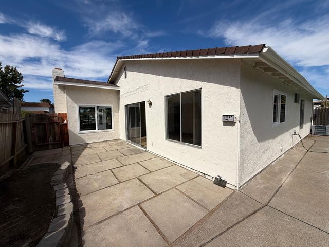 6300 Seyferth Way, Sacramento, CA 95823