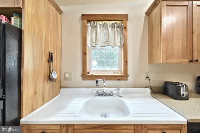 2467 PLEASANT VIEW DR, York, PA 17406