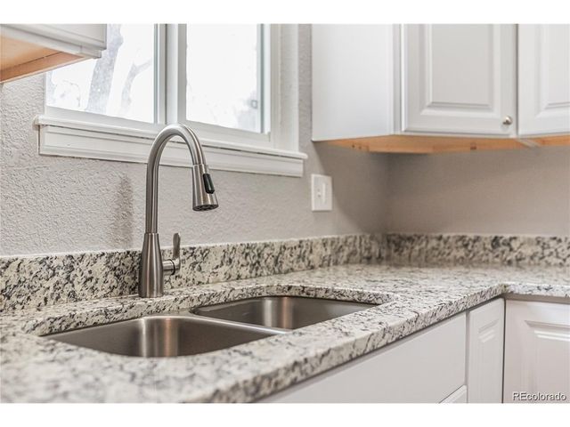 2556 S Cimarron St, Aurora, CO 80014