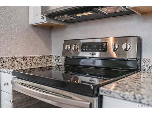 2556 S Cimarron St, Aurora, CO 80014