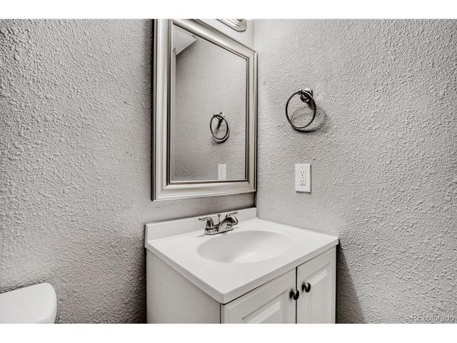 2556 S Cimarron St, Aurora, CO 80014