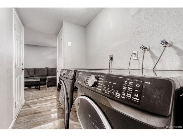 2556 S Cimarron St, Aurora, CO 80014