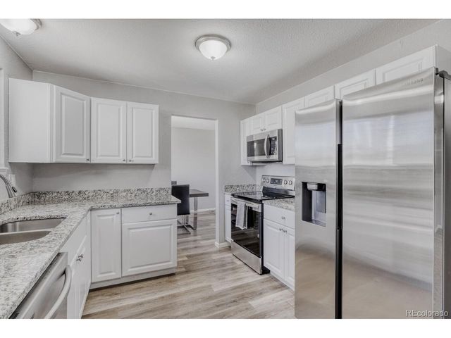 2556 S Cimarron St, Aurora, CO 80014