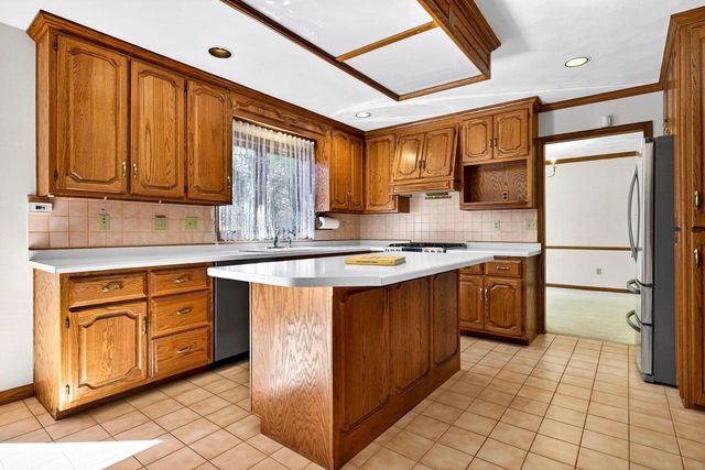 951 E FOXMOOR LANE, Appleton, WI 54911