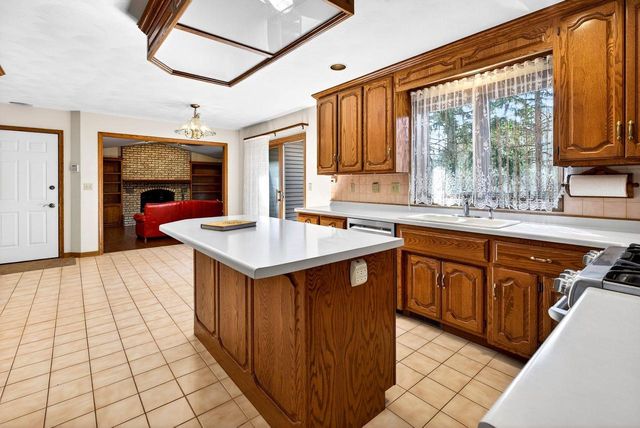 951 E FOXMOOR LANE, Appleton, WI 54911