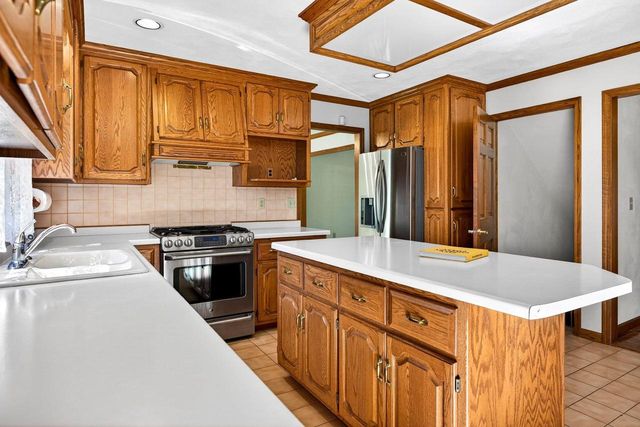 951 E FOXMOOR LANE, Appleton, WI 54911