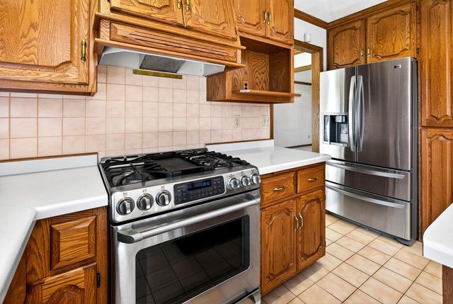 951 E FOXMOOR LANE, Appleton, WI 54911