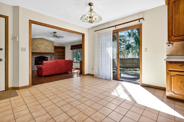 951 E FOXMOOR LANE, Appleton, WI 54911