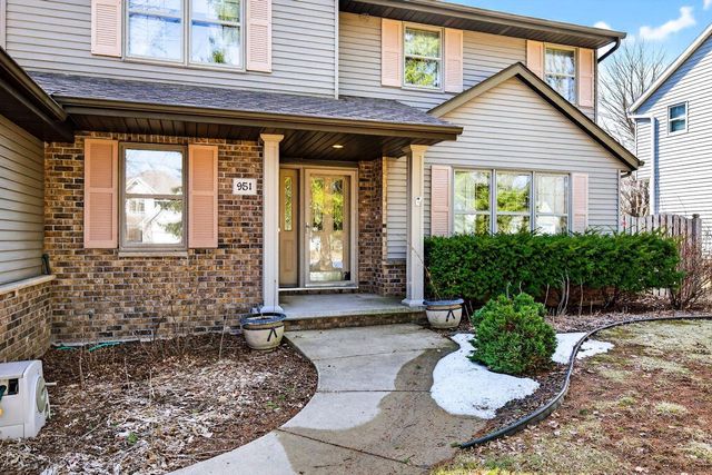 951 E FOXMOOR LANE, Appleton, WI 54911