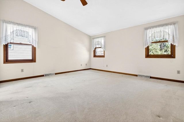 951 E FOXMOOR LANE, Appleton, WI 54911