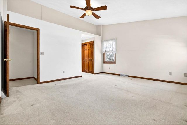 951 E FOXMOOR LANE, Appleton, WI 54911