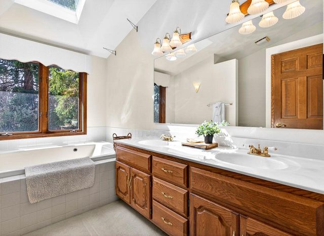 951 E FOXMOOR LANE, Appleton, WI 54911