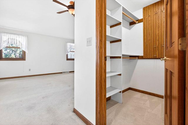 951 E FOXMOOR LANE, Appleton, WI 54911