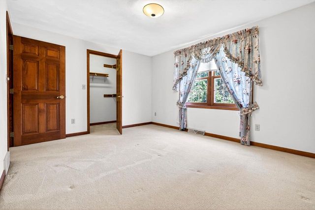 951 E FOXMOOR LANE, Appleton, WI 54911