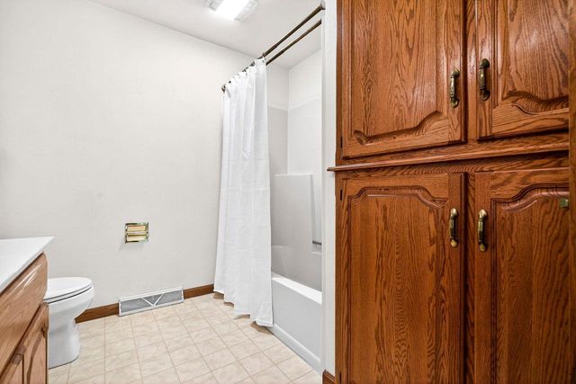 951 E FOXMOOR LANE, Appleton, WI 54911