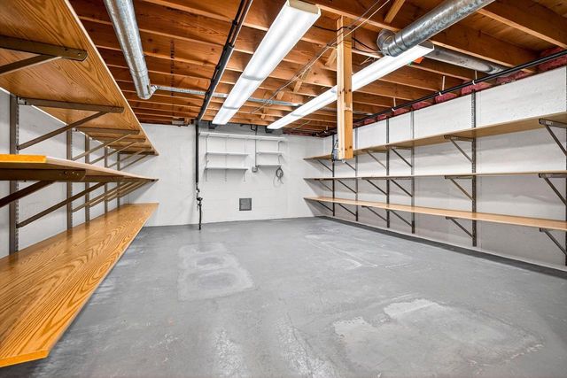 951 E FOXMOOR LANE, Appleton, WI 54911