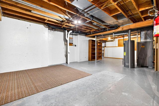 951 E FOXMOOR LANE, Appleton, WI 54911