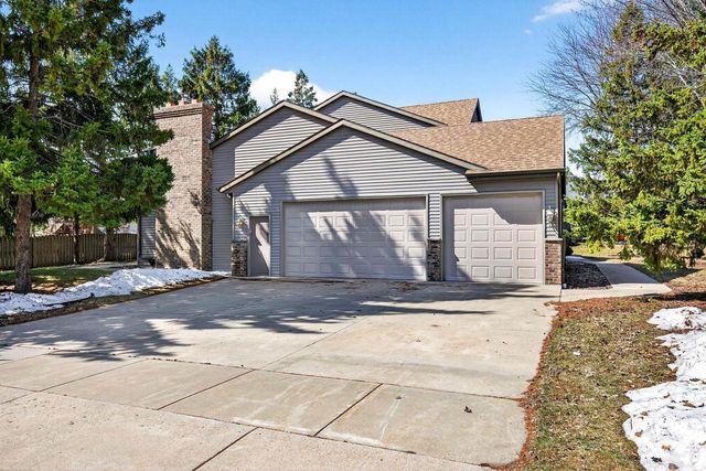 951 E FOXMOOR LANE, Appleton, WI 54911