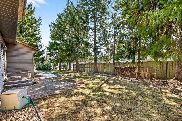 951 E FOXMOOR LANE, Appleton, WI 54911