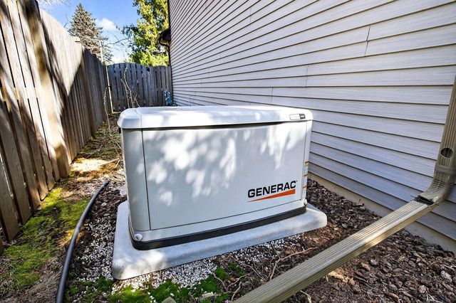 951 E FOXMOOR LANE, Appleton, WI 54911