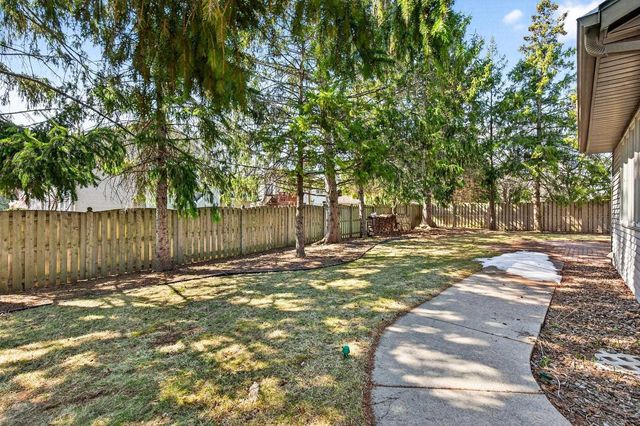 951 E FOXMOOR LANE, Appleton, WI 54911