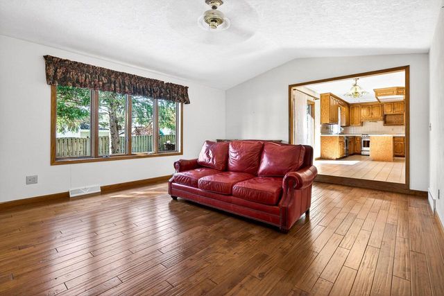 951 E FOXMOOR LANE, Appleton, WI 54911