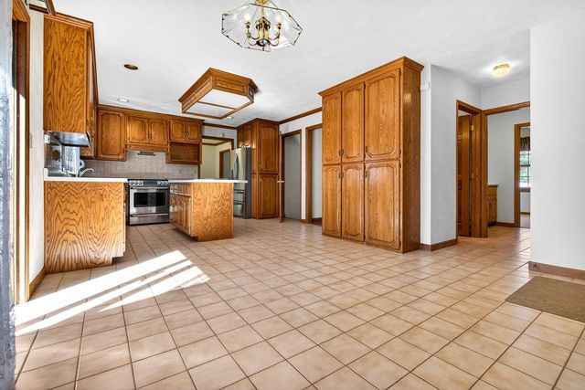 951 E FOXMOOR LANE, Appleton, WI 54911