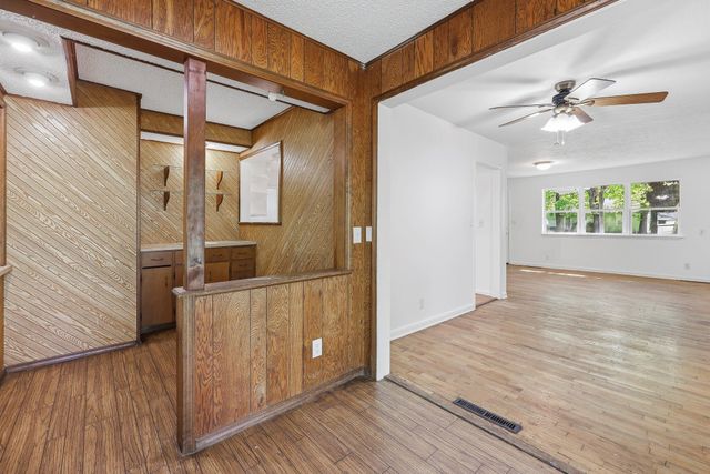 1459 S Luster Avenue, Springfield, MO 65804