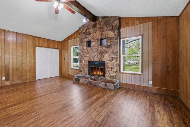 1459 S Luster Avenue, Springfield, MO 65804