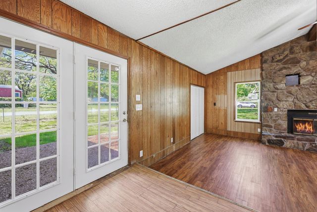 1459 S Luster Avenue, Springfield, MO 65804