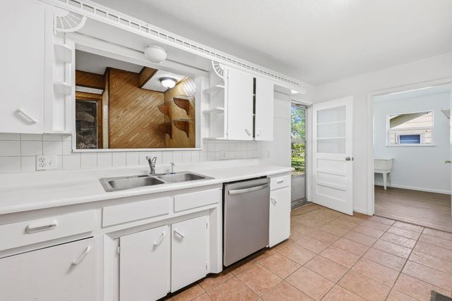 1459 S Luster Avenue, Springfield, MO 65804