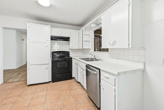 1459 S Luster Avenue, Springfield, MO 65804