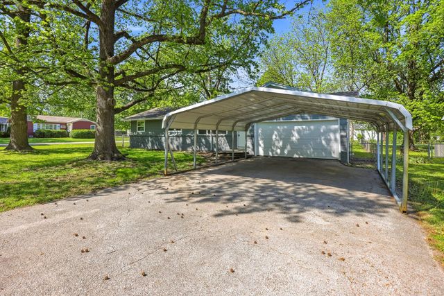 1459 S Luster Avenue, Springfield, MO 65804