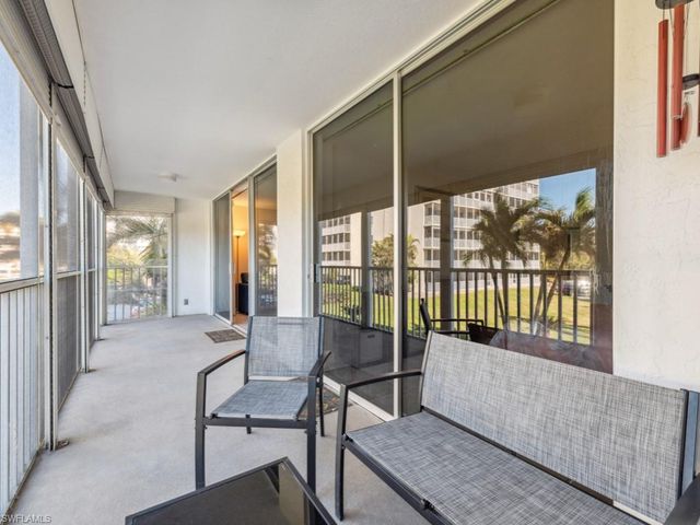 3 Bluebill AVE # 206, Naples, FL 34108