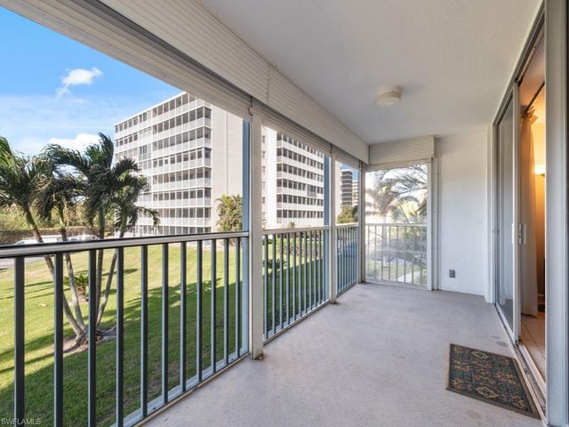 3 Bluebill AVE # 206, Naples, FL 34108