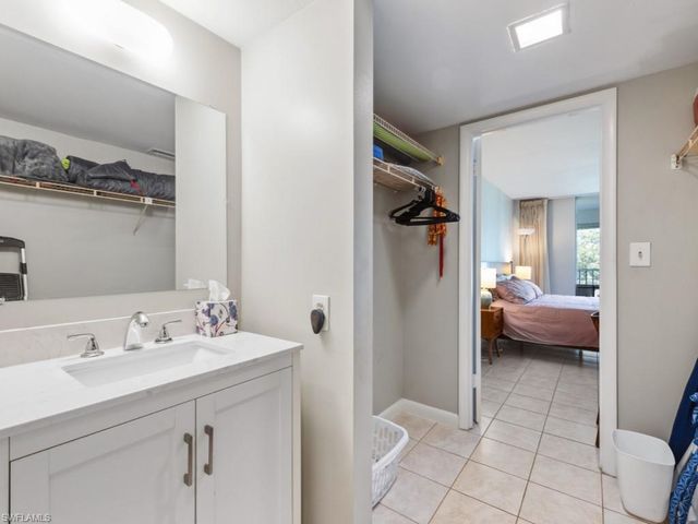 3 Bluebill AVE # 206, Naples, FL 34108