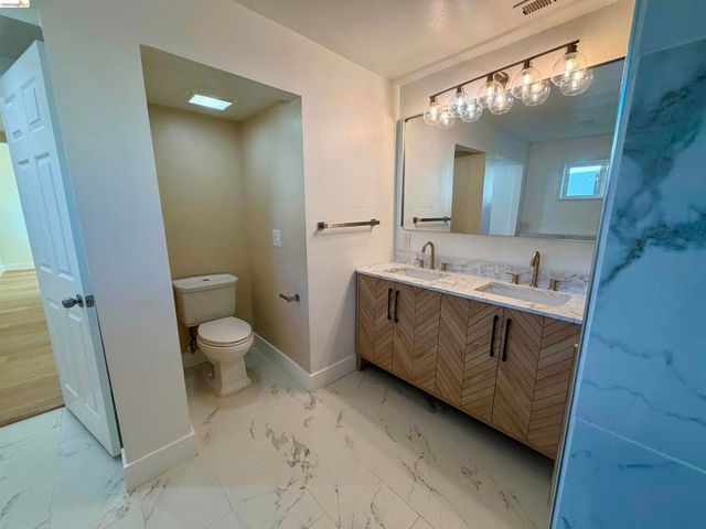 1327 Ward St, Berkeley, CA 94702