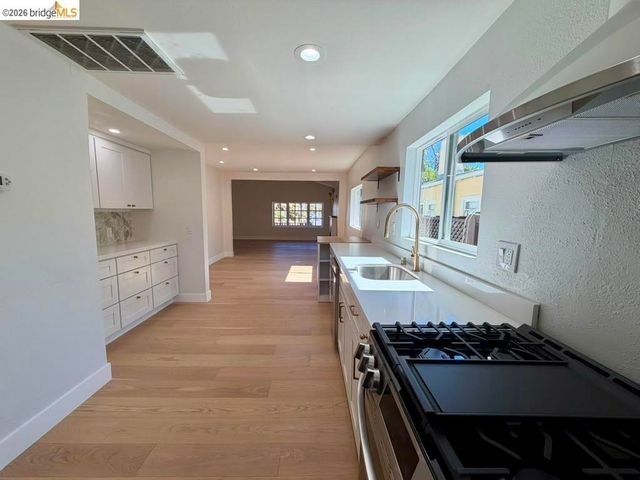 1327 Ward St, Berkeley, CA 94702
