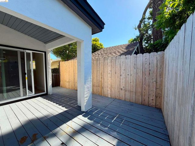 1327 Ward St, Berkeley, CA 94702