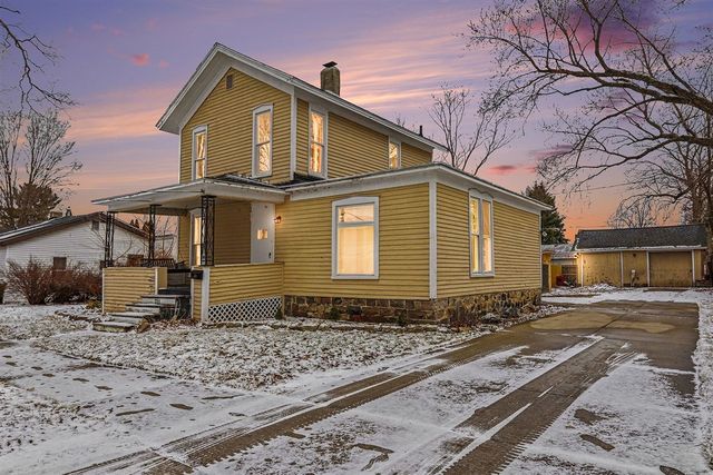 711 Maple Street, Three Rivers, MI 49093