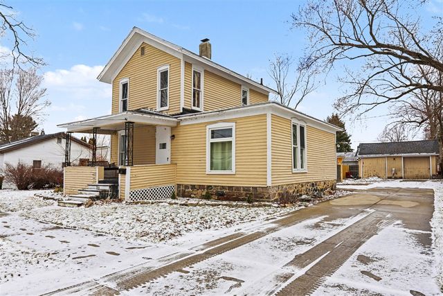 711 Maple Street, Three Rivers, MI 49093