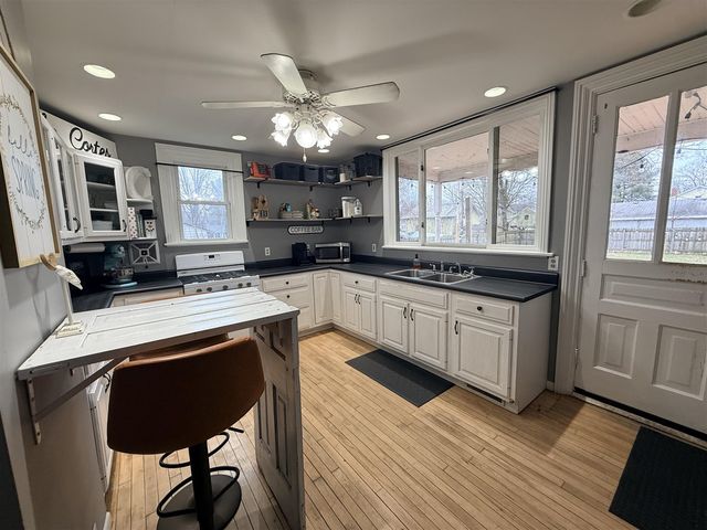 711 Maple Street, Three Rivers, MI 49093