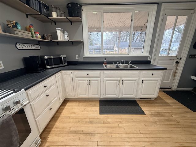 711 Maple Street, Three Rivers, MI 49093