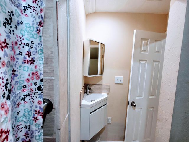 10045 Woodland Village DR B, Austin, TX 78750