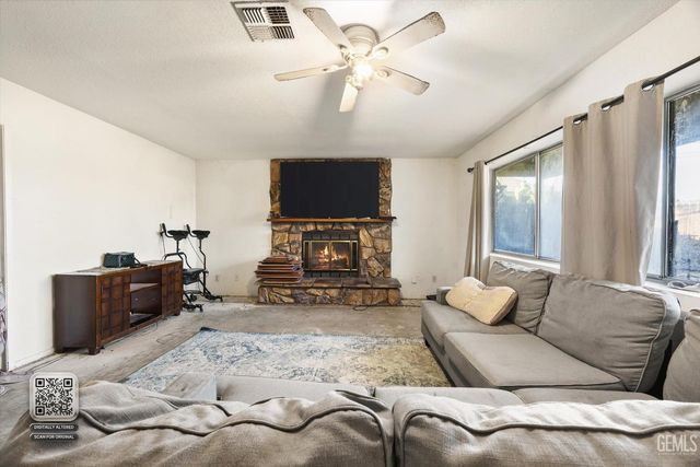 700 Brentwood Drive, Bakersfield, CA 93306