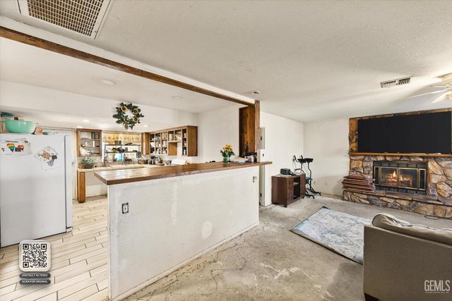 700 Brentwood Drive, Bakersfield, CA 93306