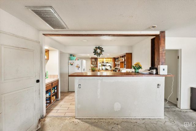 700 Brentwood Drive, Bakersfield, CA 93306