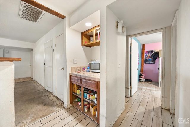 700 Brentwood Drive, Bakersfield, CA 93306
