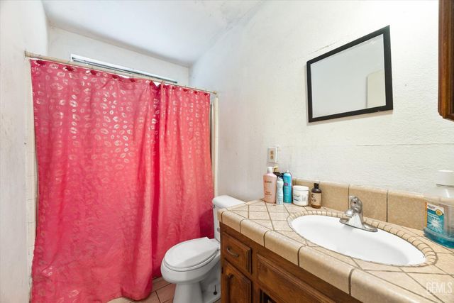 700 Brentwood Drive, Bakersfield, CA 93306