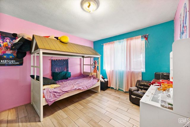 700 Brentwood Drive, Bakersfield, CA 93306